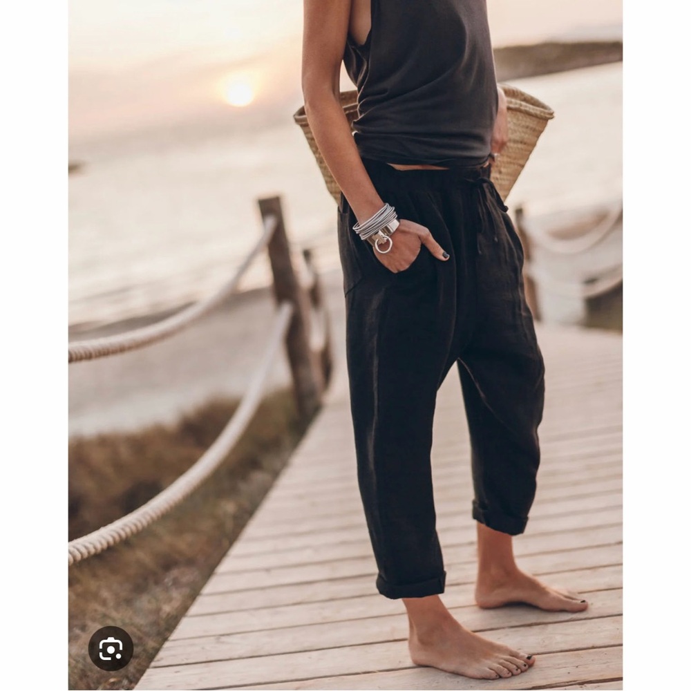 Mikuta Cropped Linen Pants in Black